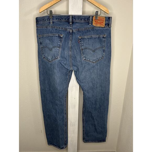 Distressed Levi’s 501 Button Fly Blue Denim Jeans Medium Wash 40x32 - Picture 4 of 8
